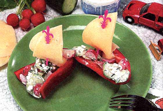 Paprikové lodičky s šopským salátem